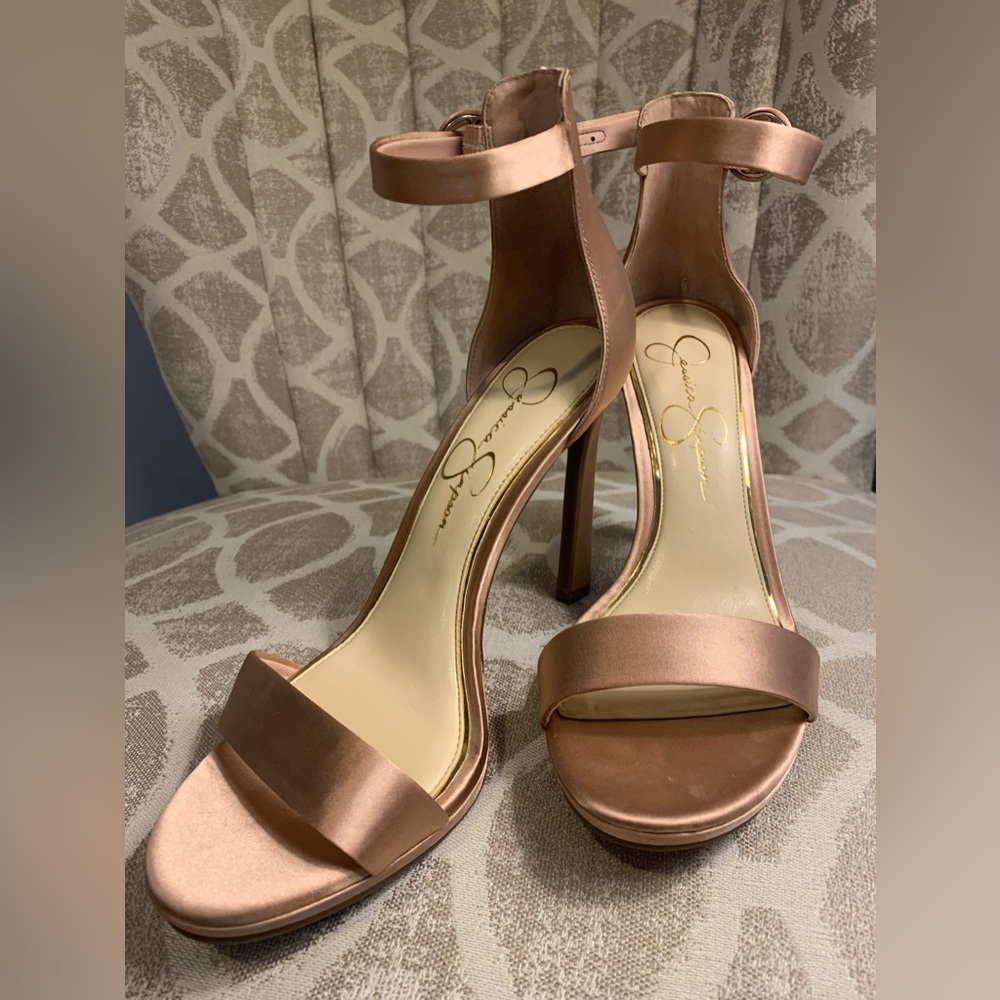 Jessica Simpson Champagne colored high heels - Picture 2 of 10